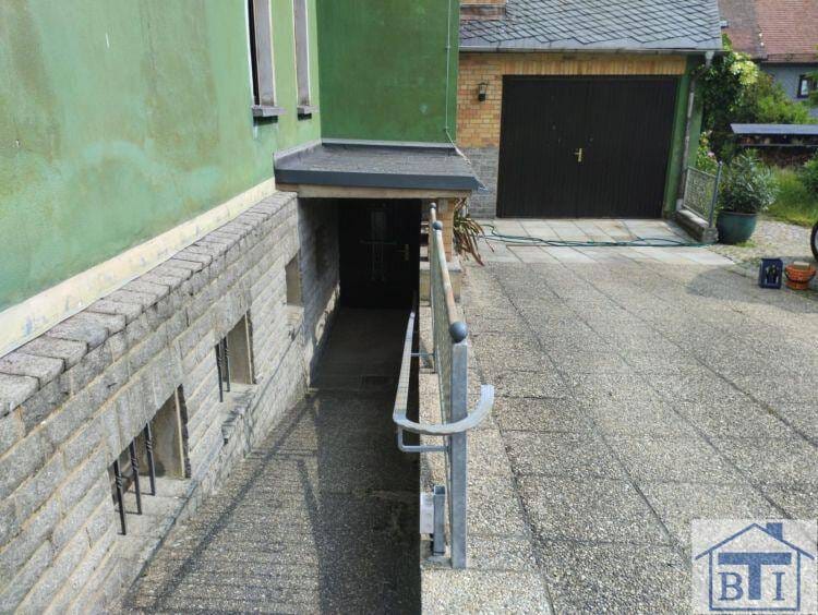Immobilie in Ebersbach-Neugersdorf - Neuer Preis - ehemaliges Wohn- und Geschäftshaus mit Entwicklungspotential - Wohnung beziehbar - - Bild 2