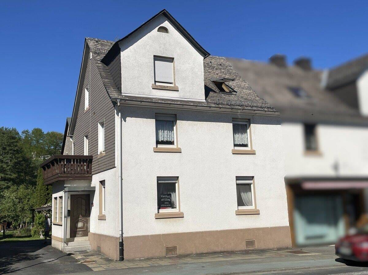 Immobilie in Dietzhölztal - Ewersbach: Geräumige Doppelhaushälfte mit schönem Garten - Bild 0