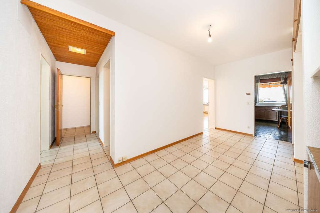 Immobilie in Planegg - Großzügige 4-Zimmer-Wohnung im 5. Obergeschoss mit Aufzug und Balkon in Planegg! - Bild 1