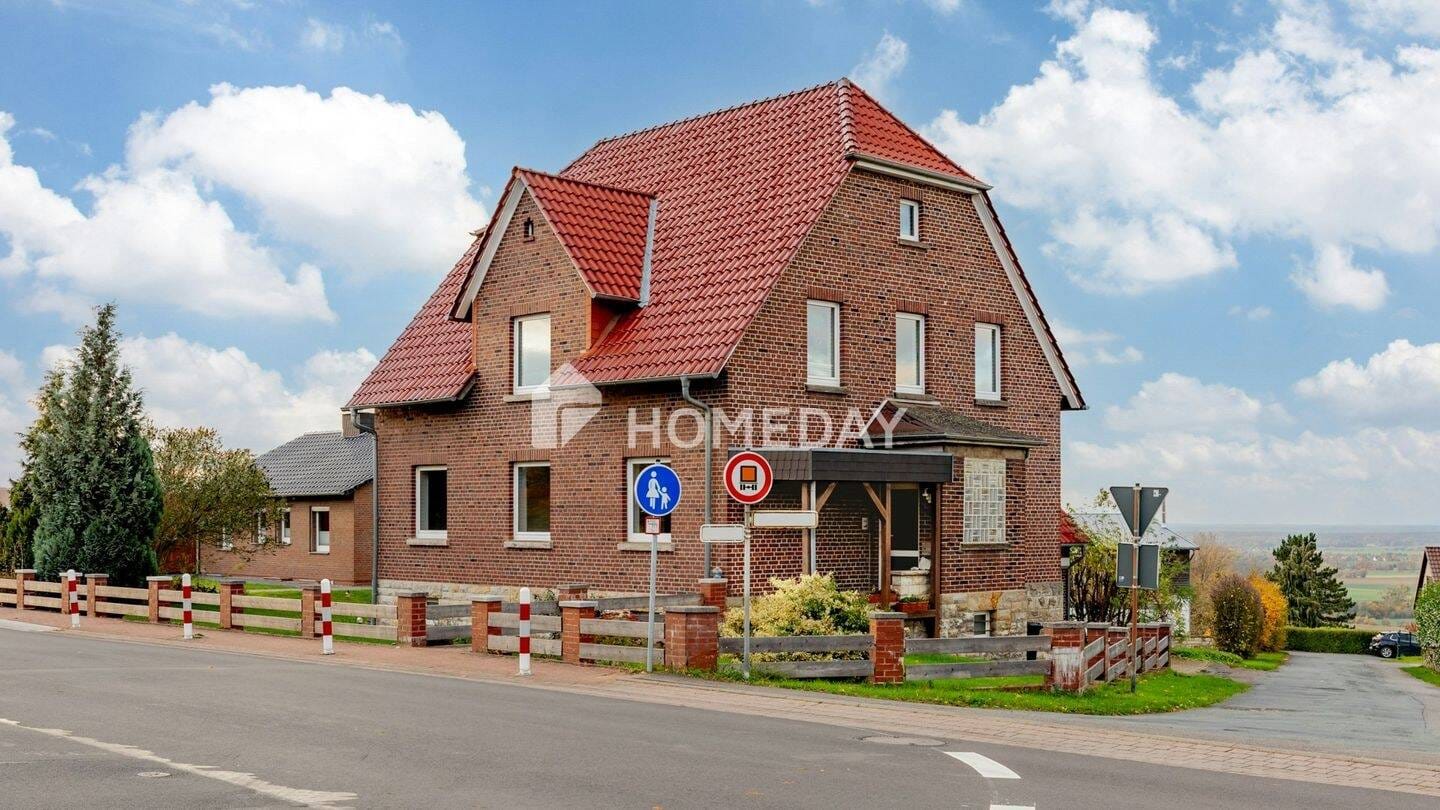Immobilie in Obernkirchen - Charmantes Zweifamilienhaus mit Garten, Garagen in Obernkirchen - Bild 0
