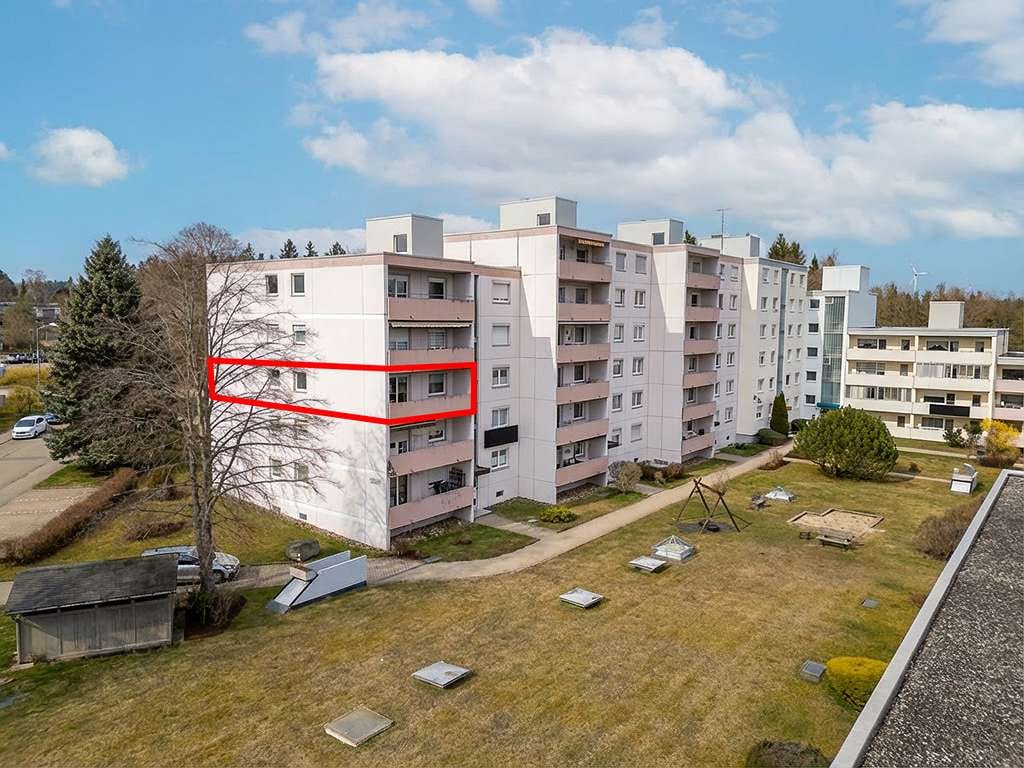 Immobilie in St. Georgen im Schwarzwald - Großzügige Eckwohnung im 2. Stock – ca. 93 m² mit Loggia und Tiefgaragenbox - Bild 0