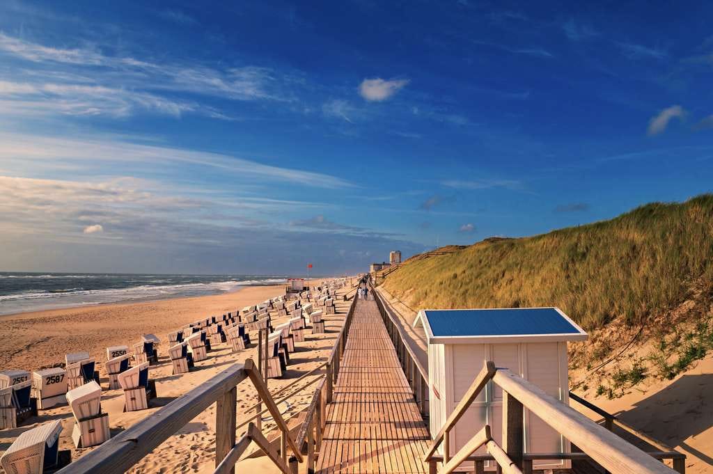 Immobilie in Sylt - Strandnahes Mehrfamilienhaus mit 6 genehmigten Ferienwohnungen - Bild 1