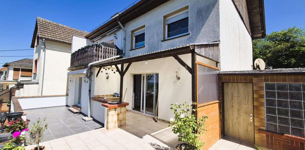 Immobilie in Bad Schwalbach - Kapitalanlage mit Weitblick – Zwei vermietete Wohneinheiten  mit spektakulärer Aussicht - Bild 1