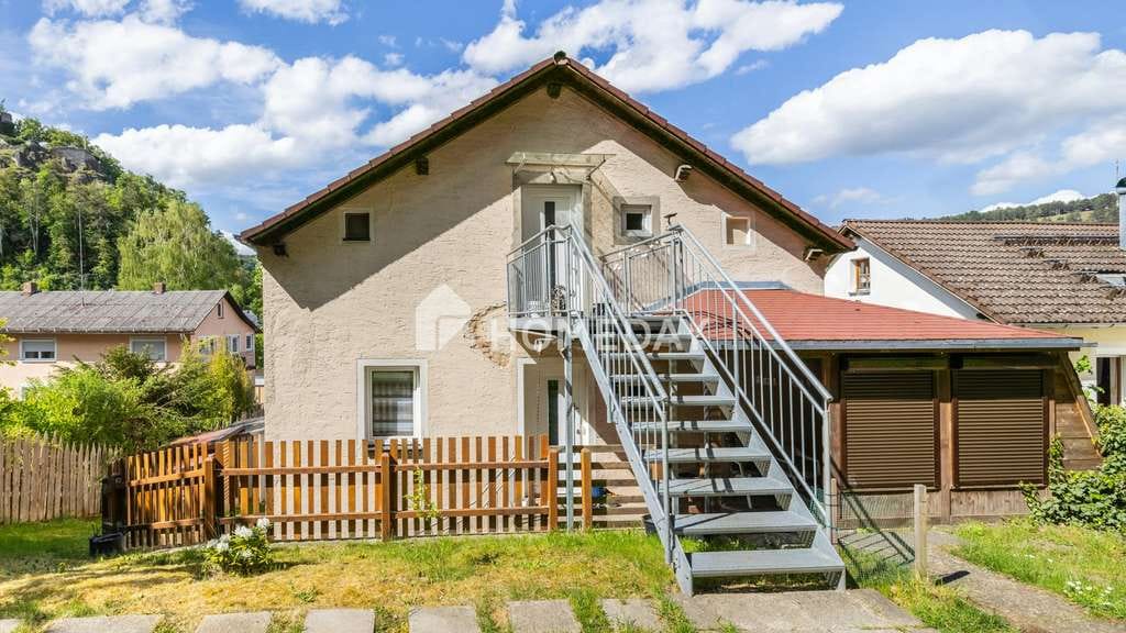 Immobilie in Riedenburg - Kapitalanlage oder Familiendomizil? Vielseitiges Mehrfamilienhaus mit 3 WE und Geschichte 
 - Bild 1