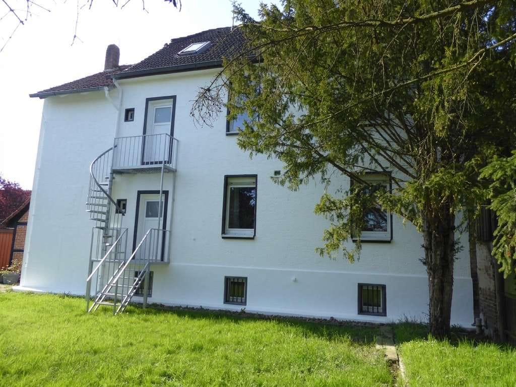 Immobilie in Seelze - Zwei Generationen - ein Zuhause! Zwei Wohnungen, zwei Garagen, schöner teilbarer Garten - Bild 4