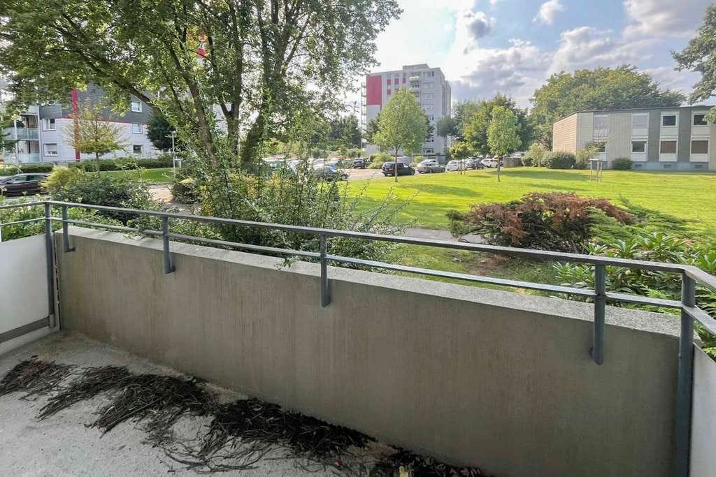 Immobilie in Dinslaken - Paketverkauf - Zwei bezugsfreie 3-Zimmer-Whg mit zwei Reihengaragen - Bild 0