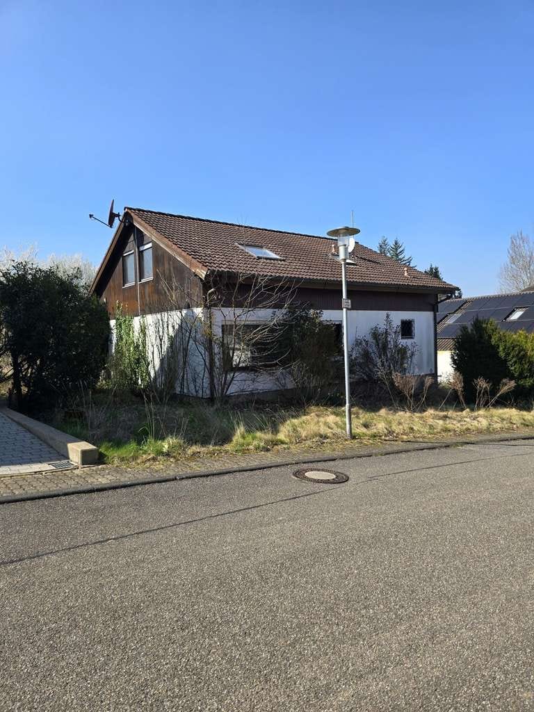 Immobilie in Gondelsheim - Gondelsheim: Freistehendes Einfamilienhaus mit familiärer ELW, Garage, Werkstatt, großer Garten - Bild 4