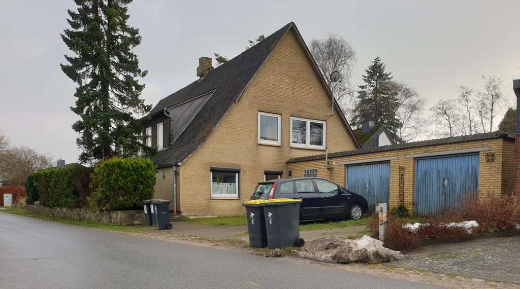 Immobilie in Hüsby - Haus mit der 3 Wohneinheiten in Hüsby! Preis noch VHB. - Bild 1