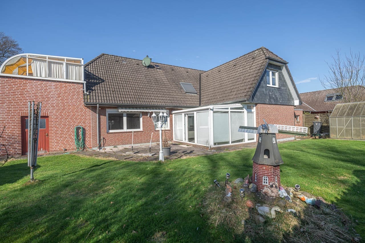 Immobilie in Wiefelstede - Reserviert: Einfamilienwohnhaus mit zwei Wohneinheiten in Wiefelstede/Metjendorf - Bild 2