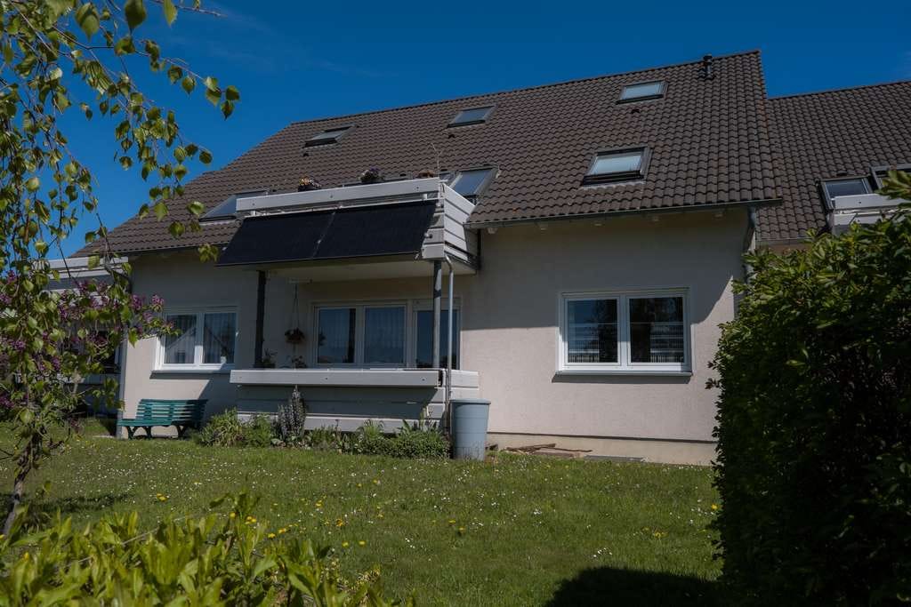 Immobilie in Hohndorf - 1 von 2 gepflegten Eigentumswohnungen mit Balkon, Keller, Stellplatz in sehr guter Lage von Hohndorf - Bild 0