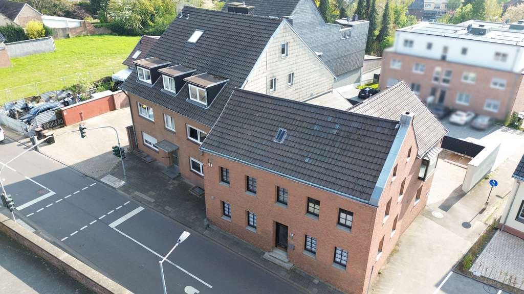 Immobilie in Bergheim - Ehemaliges Wohn- u. Geschäftshaus in Bergheim-Quadrath - Bild 0
