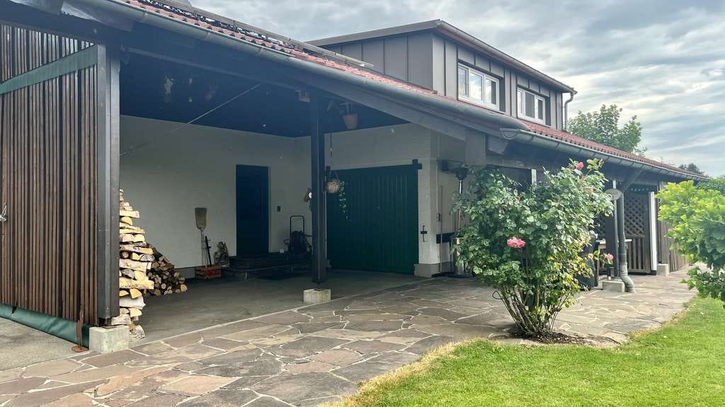 Immobilie in Bad Grönenbach - Isartaler Holzhaus in ruhiger Lage auf großem Grundstück mit Praxis - Bild 4