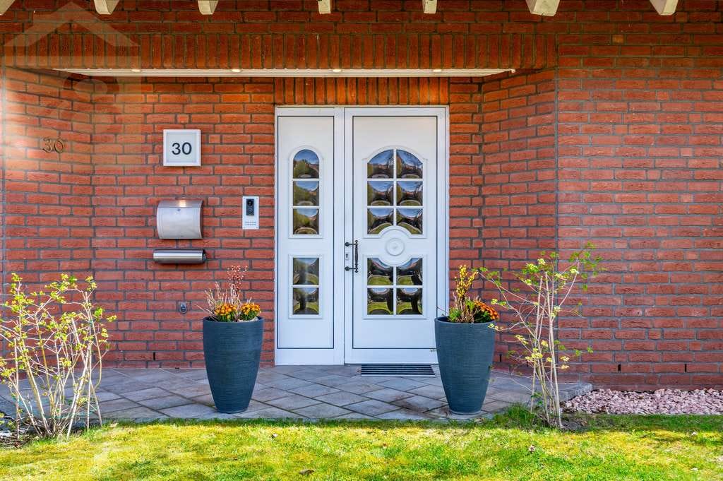Immobilie in Rühen - Einfamilienhaus in ruhiger Lage in Eischott mit Garage! Mein Haus = Mein Partner! - Bild 1