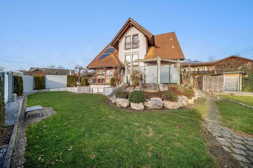 Immobilie in Salem - Attraktives 3-Familienhaus (Mehrgenerationenhaus) mit großer Hauptwohnung in ruhiger Lage von Beuren - Bild 0