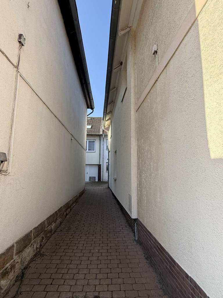 Immobilie in Gehrden - Teilsaniertes Fachwerk-Stadthaus mit historischen Hintergrund -  im Geschäftszentrum von Gehrden! - Bild 4