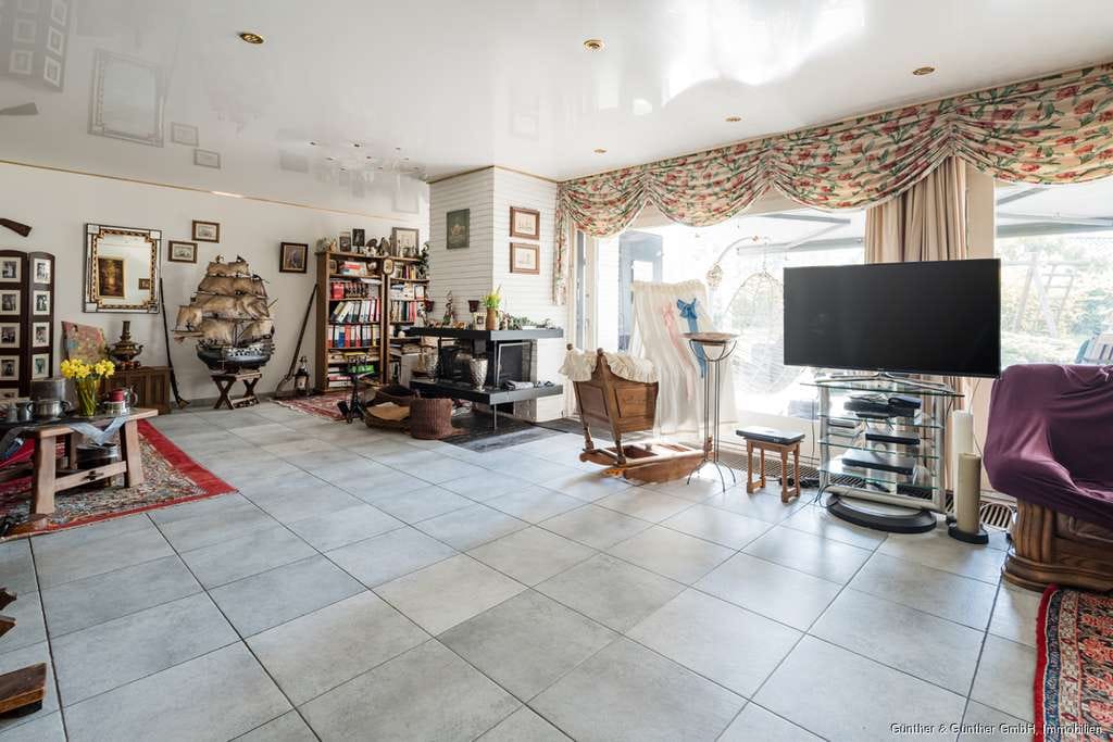 Immobilie in Buchholz in der Nordheide - Exklusives Einfamilienhaus, ca. 480m², mit Pool-und
Sauna/Einliegerwhg/Büro/Praxis in ruhiger Lage - Bild 1