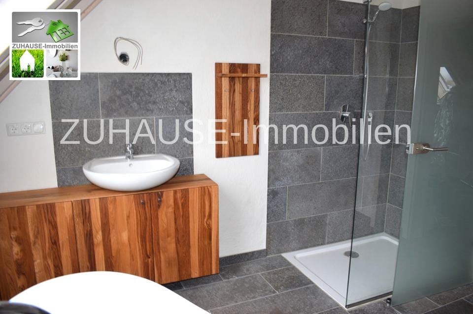 Immobilie in Oberschwarzach - Exklusives Traumhaus mit eigenem Poolparadies - Bild 0