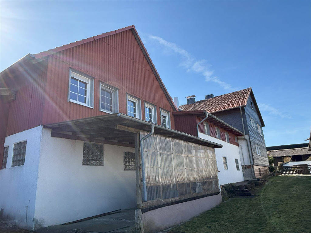 Immobilie in Haina - Einfamilienwohnhaus mit Einliegerwohnung und Nebengebäuden in Haina-Löhlbach - Bild 1