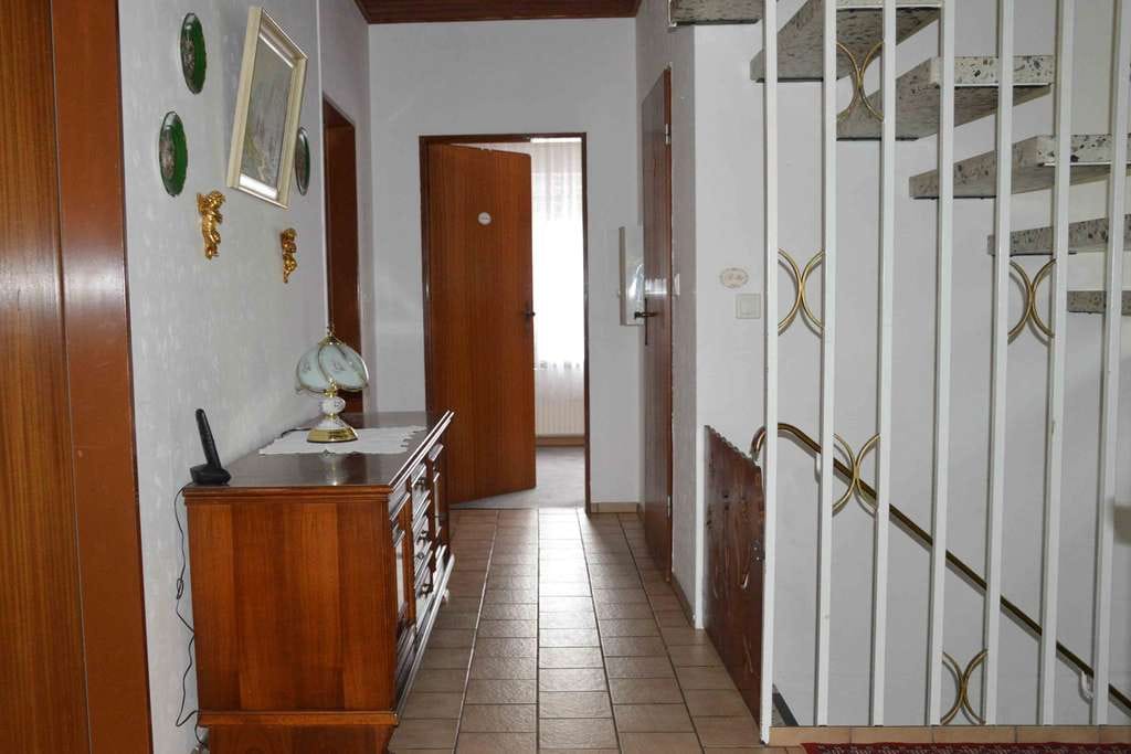Immobilie in Cadenberge - Charmanter Bungalow mit ausgebautem Dachgeschoss und schönem Garten in ruhiger Lage - Bild 4