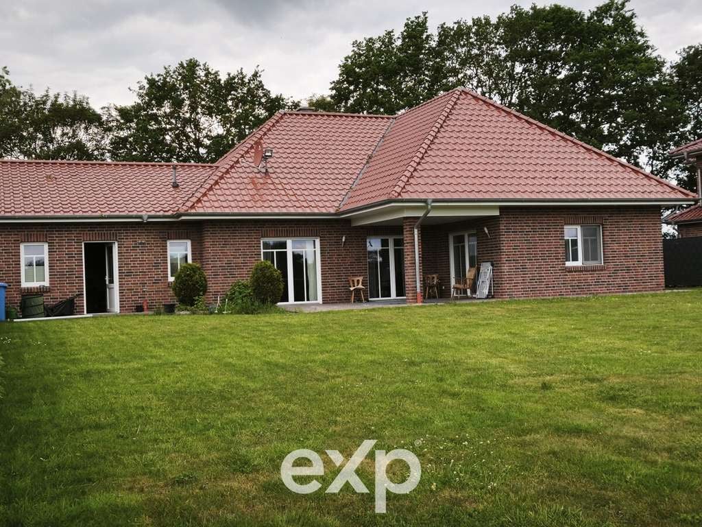 Immobilie in Lindern (Oldenburg) - Moderner Bungalow mit Ausbaureserve, Doppelgarage und traumhaftem Weitblick - Bild 2