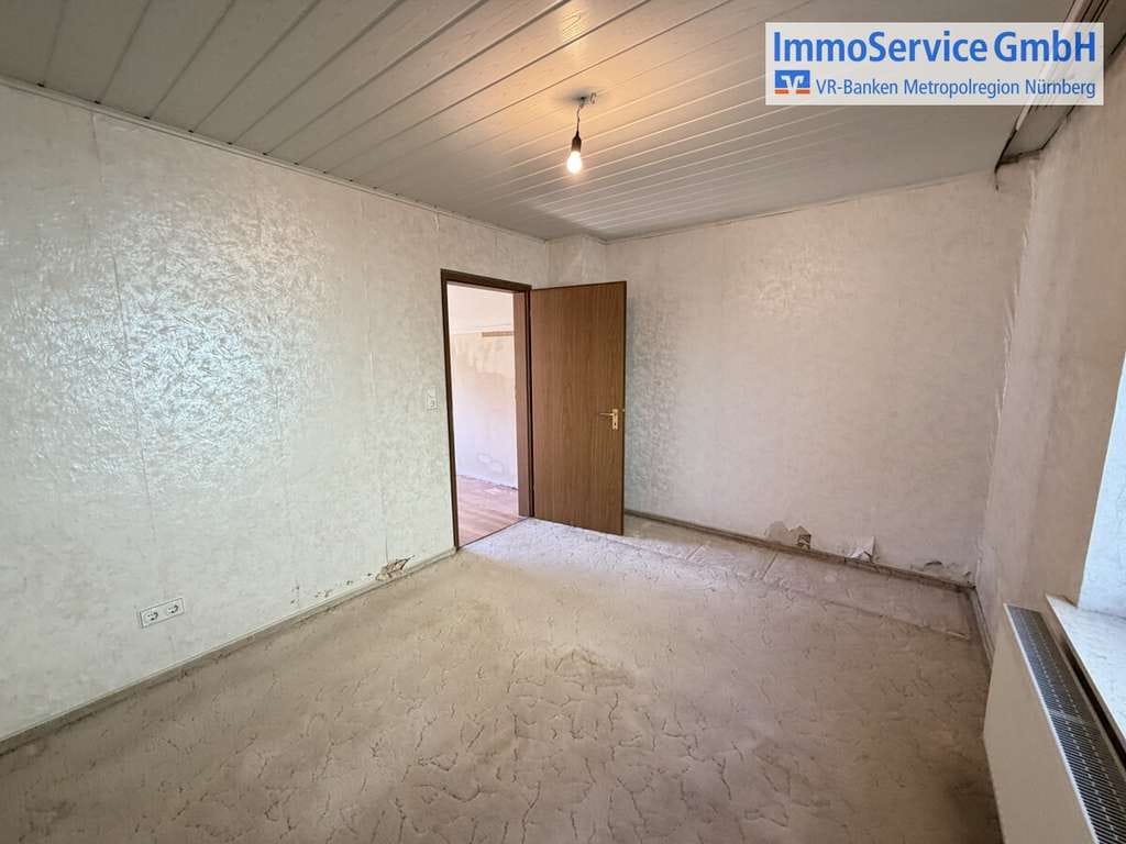Immobilie in Herzogenaurach - Großzügiges Mehrgenerationenhaus mit 3 Wohnungen und 2 Garagen - Bild 3