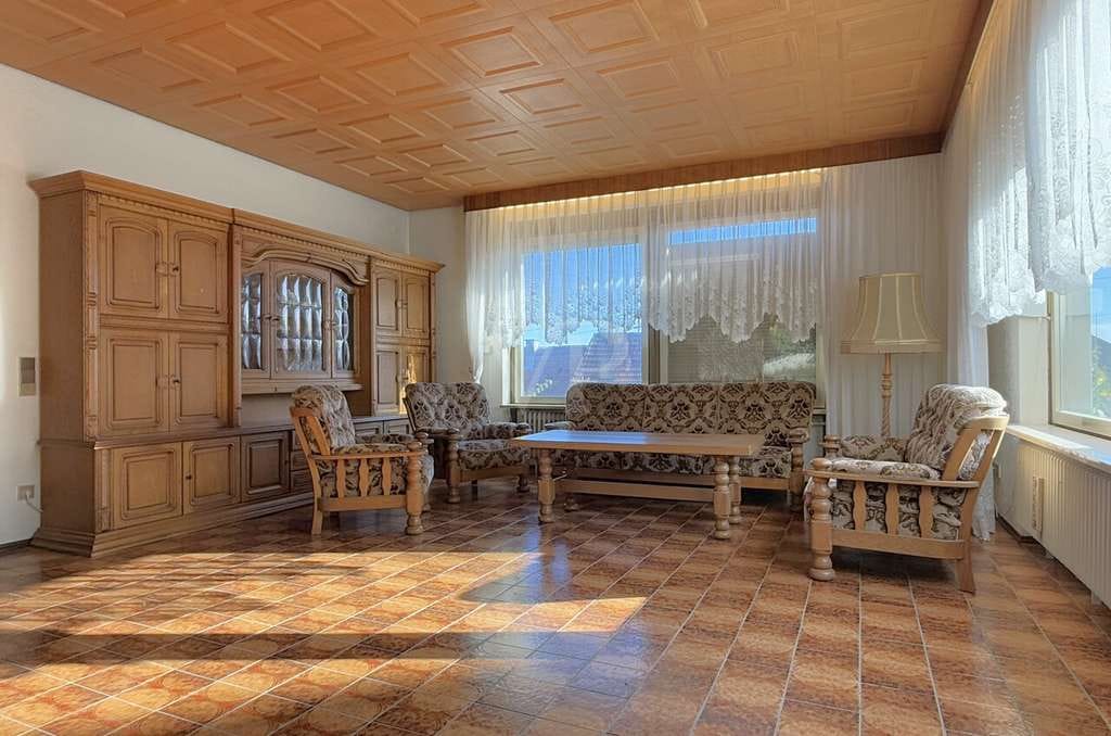 Immobilie in Schweigen-Rechtenbach - Wohnen mit Aussicht: Gut geschnittener Bungalow mit Garten und zwei Garagen - Bild 3
