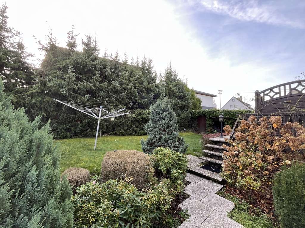 Immobilie in Wilnsdorf - Großzügiges helles Zweifamilienhaus - Bild 2