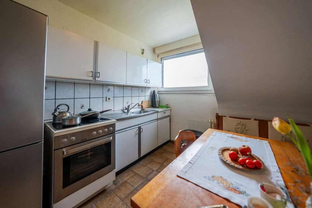 Immobilie in Jüchen - Ruhiges Rendite-Juwel mit Weitblick: Gepflegte 3-Zimmer-DG-Wohnung in charmanter 4-Parteien-Einheit - Bild 3