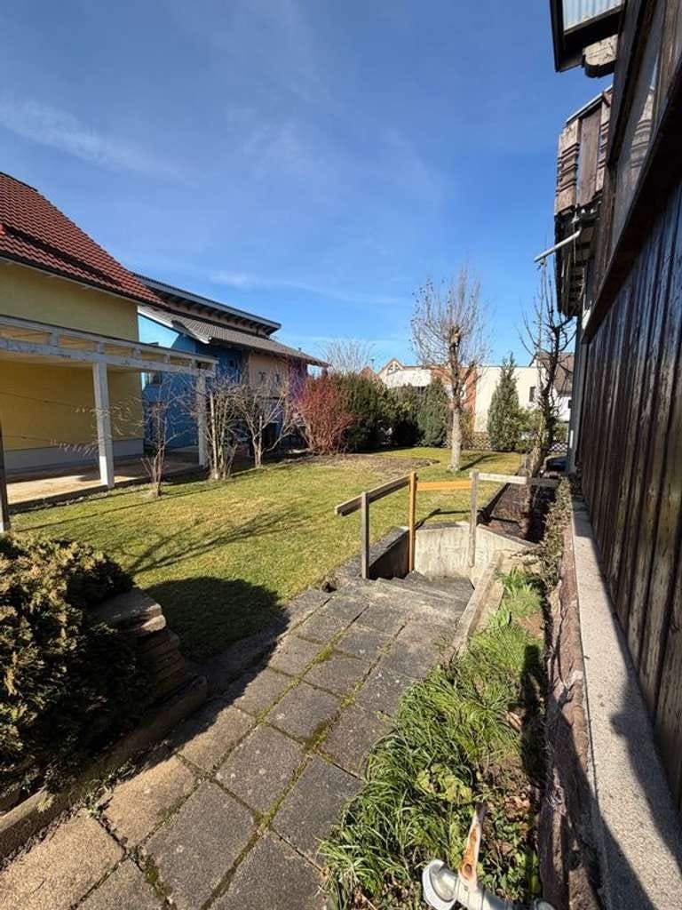 Immobilie in Hildrizhausen - Geräumiges Einfamilienhaus mit großem Garten,  moderner Einbauküche, modernen Bädern, Parkett - Bild 1