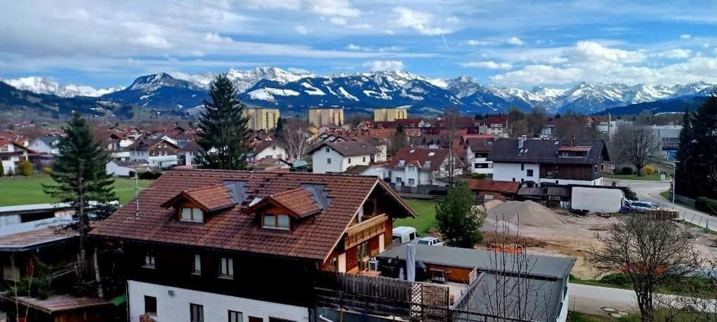 Immobilie in Blaichach - Ein Logenplatz in den Bergen- Dachgeschosswohnung mit unverbaubarem Alpenblick - Bild 0