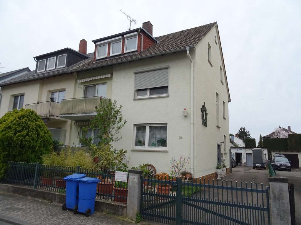 Immobilie in Ginsheim-Gustavsburg - Voll vermietetes Drei-Familienhaus mit zusätzlicher Lagerfläche - Bild 0