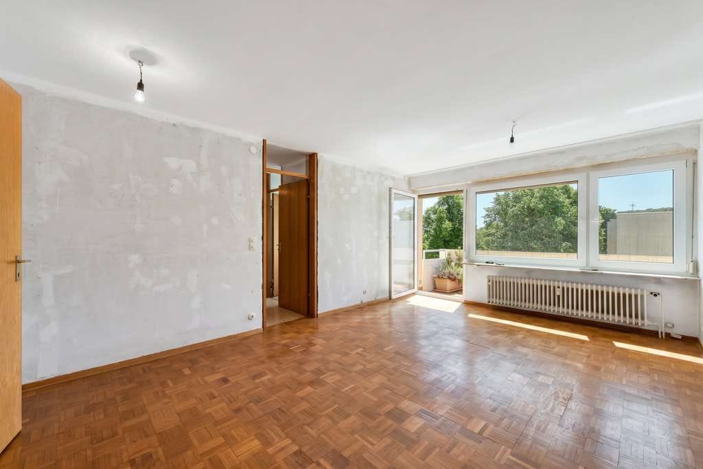 Immobilie in Leinfelden-Echterdingen - +++ Fernblick - 3.OG (DG) mit Süd-Blk. - hell & sonnig - modernisierungsbedürftig - EBK & TG-Box +++ - Bild 1