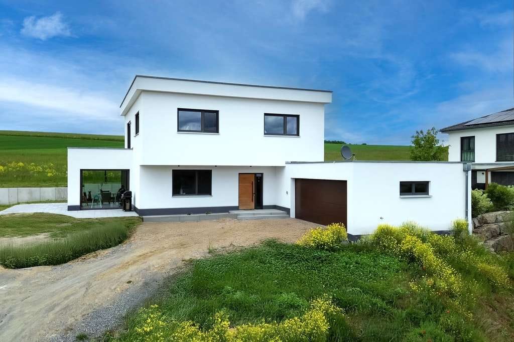 Immobilie in Erlenbach b.Marktheidenfeld - Stilvolle Stadtvilla -  Naturidylle trifft modernen Wohnkomfort - Bild 1
