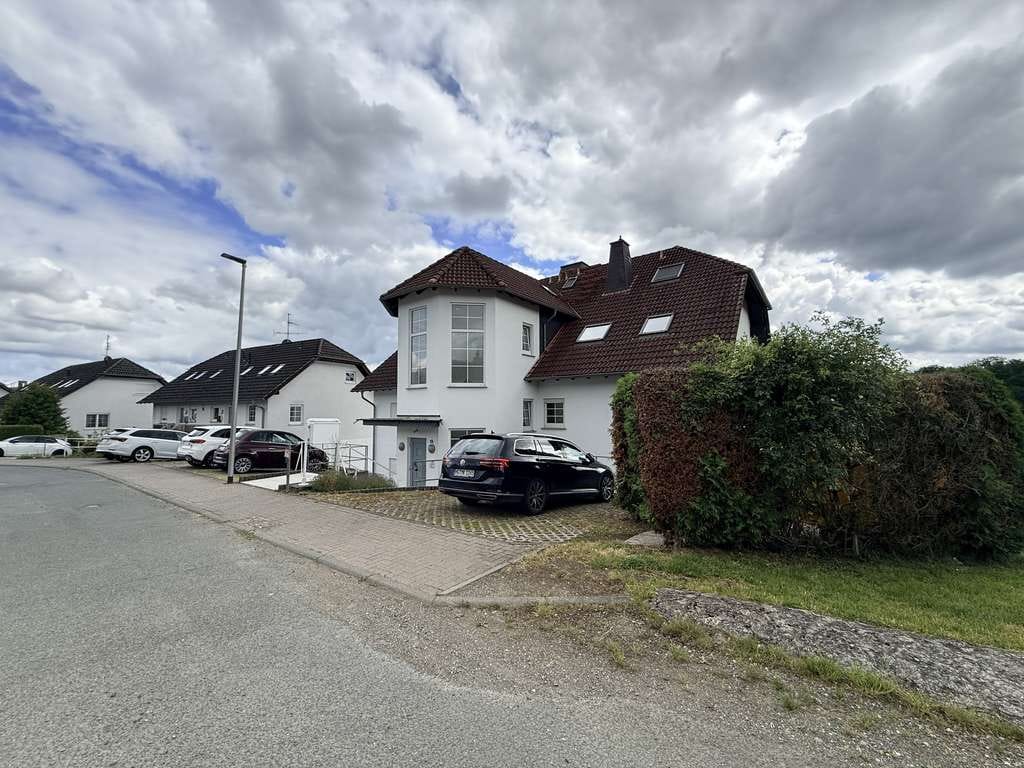 Immobilie in Grävenwiesbach - Stilvolle 4-Zimmer-Wohnung mit Balkon, Kamin und traumhaftem Weitblick in naturnaher Lage! - Bild 4