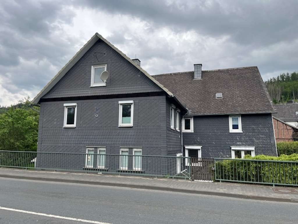 Immobilie in Bad Laasphe - Großes Einfamilienhaus in Bad Laasphe - Niederlaasphe zu verkaufen - Bild 0