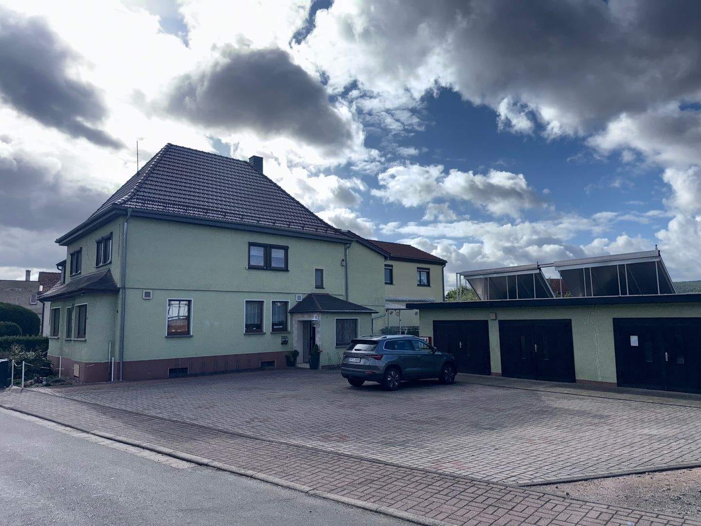 Immobilie in Breitungen/Werra - Großes Anwesen mit großem Pool in guter Lage von Breitungen - Bild 3