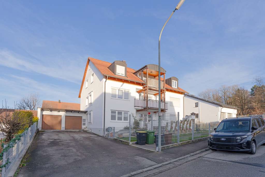 Immobilie in Reichertshausen - Top-gepflegtes 3-Familienhaus – voll vermietet & Mietsteigerung bereits gesichert! - Bild 0