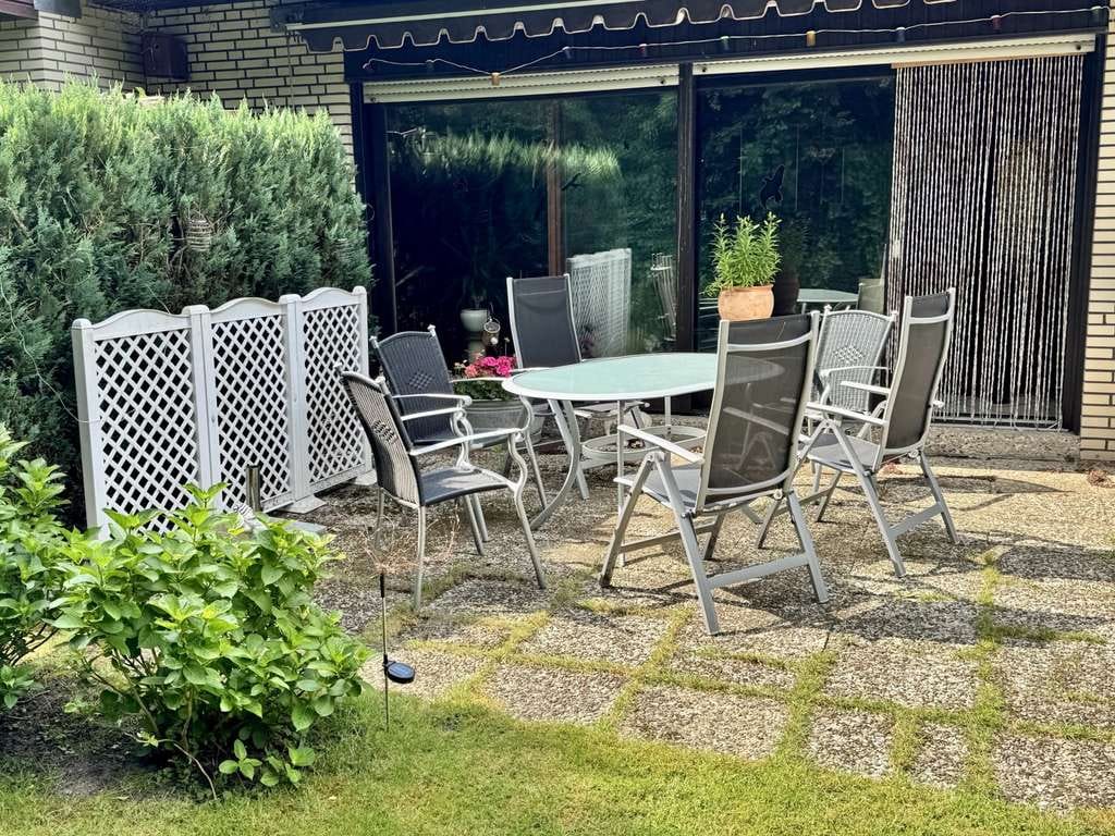 Immobilie in Burgwedel -  Zwei Häuser für große Familien - Bild 1
