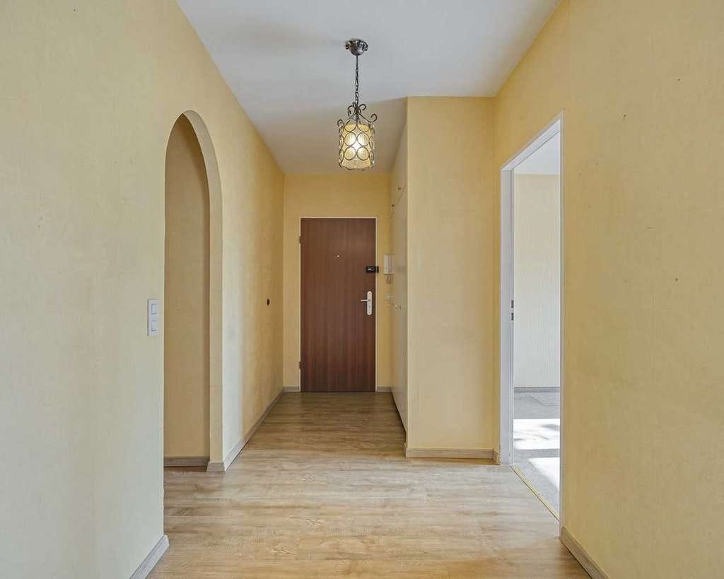 Immobilie in Hilden - 4-Zimmer-Wohnung mit zwei Loggien, Aufzug  und  Tiefgaragenstellplatz in Hilden - Bild 1