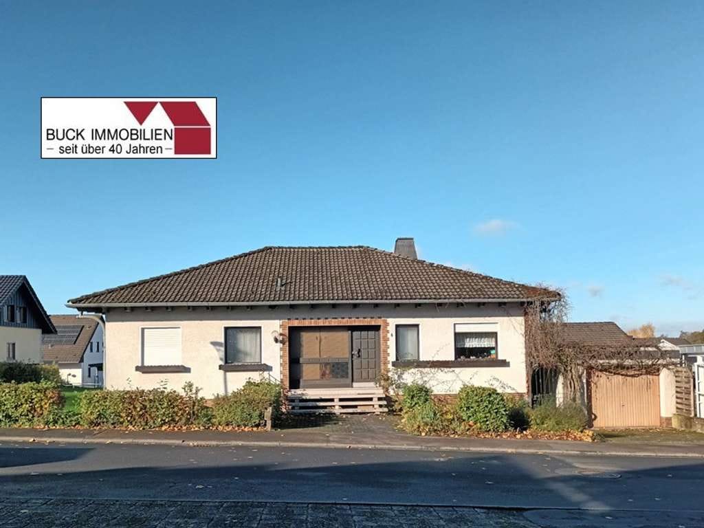 Immobilie in Gehlert - Klassischer Walmdachbungalow mit Garage in bevorzugter ruhiger Wohnlage - Bild 1