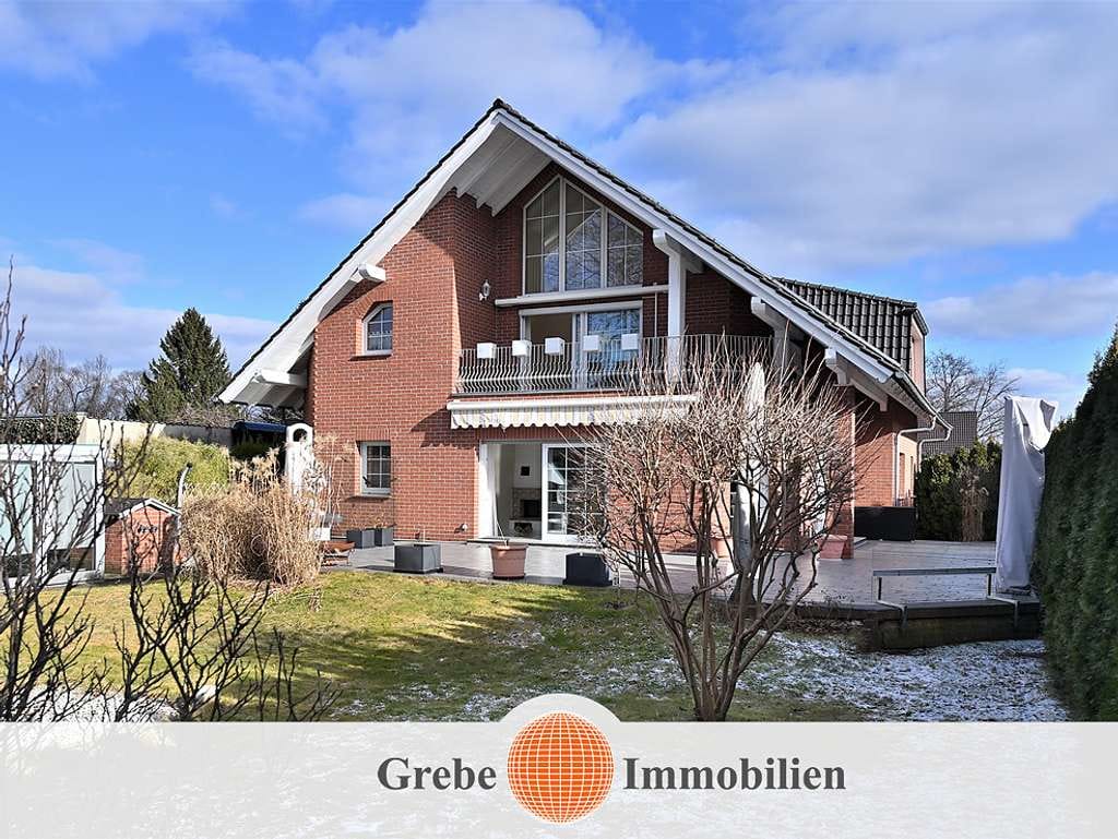 Immobilie in Fürstenwalde/Spree - Absolut hochwertiges Zweifamilienhaus mit 3 Bädern und Vollkeller! - Bild 1
