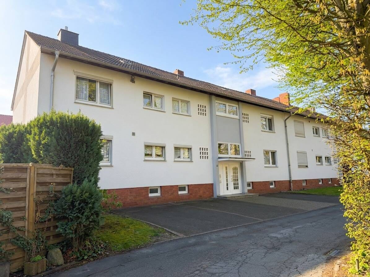 Immobilie in Bönen - Helle und modernisierte Eigentumswohnung mit zwei Stellplätzen, Garten und Balkon, auch als Renditeobjekt nutzbar. - Bild 1