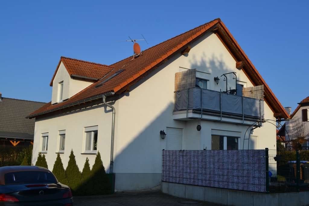 Immobilie in Amt Wachsenburg - Ein Dachgeschoß-Eigentumswohnung mit Stellplatz und Balkon in ruhiger ländlich idyllischer Lage - Bild 2
