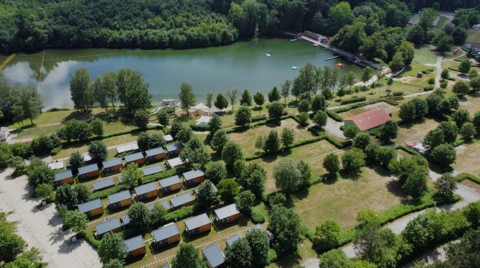 Immobilie in Huisheim - Tinyhaus direkt am See / voll möbliertes Fertighaus / Campingplatz / schlüsselfertiges Modulhaus / Tinyhouse / Mobilheim - Bild 0