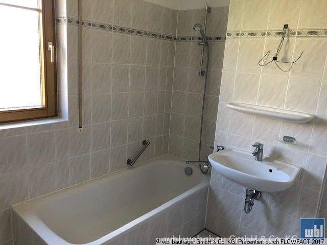 Immobilie in Waldheim - Kapitalanlage: 3-Zimmer-Wohnung mit Balkon - Fahrstuhl im Haus und TG-Stellplatz - Bild 1