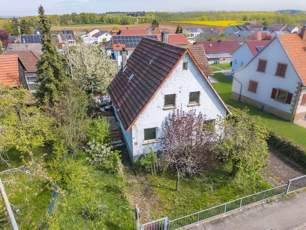 Immobilie in Sternenfels - ++Sanierungsbedürftiges, entkerntes EFH in Sternenfels mit großem Garten und Scheune++ - Bild 1