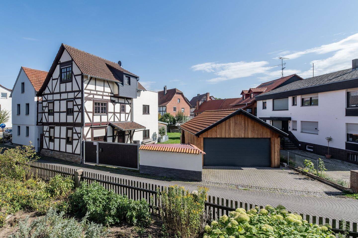 Immobilie in Herleshausen - Historischer Charme, modern erweitert - Familienhaus mit Pool und Garten - Bild 0