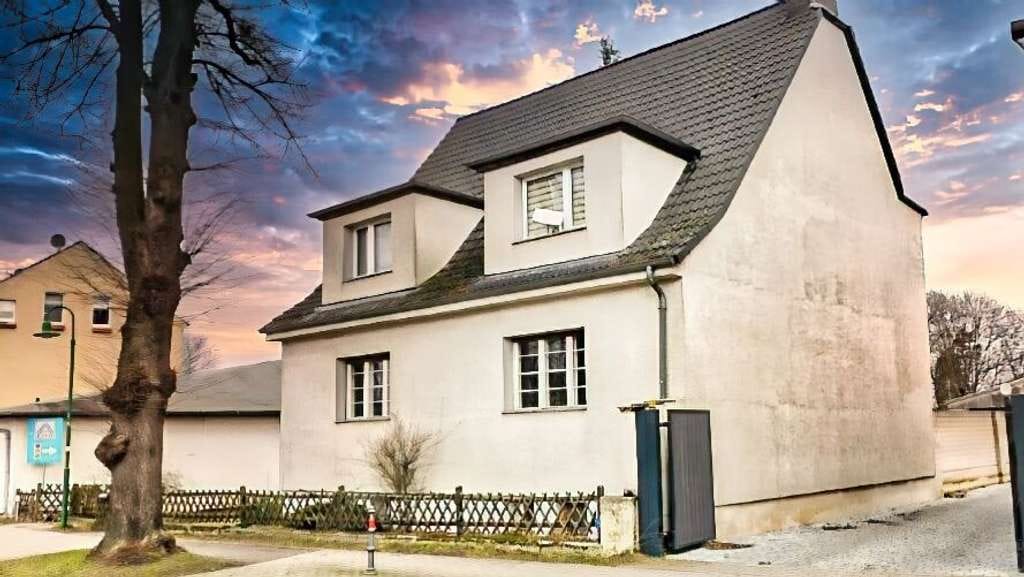 Immobilie in Werneuchen - Charmantes Zweifamilienhaus mit Nebengelass in Werneuchen - Anlageobjekt und/oder Eigennutzung?? - Bild 0