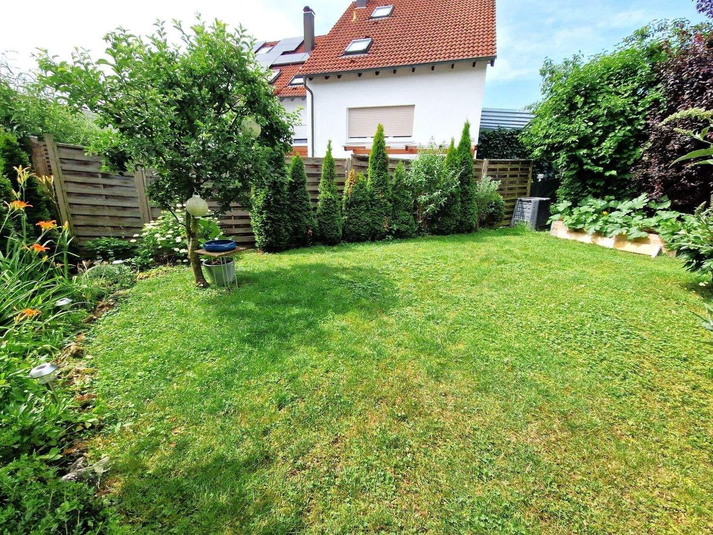Immobilie in Dettingen unter Teck - Beziehbare 3 Zimmer Erdgeschosswohnung mit Garten - Bild 1