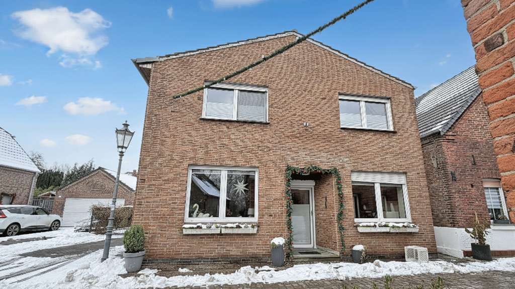 Immobilie in Hünxe - Großzügiges, freistehendes Einfamilienhaus mit Geschichte – mitten im Herzen von Krudenburg - Bild 0